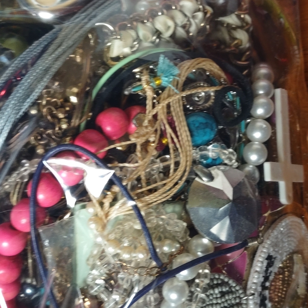 Last Chance! Crafters Jewelry Blow Out sale! FULL 4 lbs of everything! BLOW OUT - Picture 6 of 10